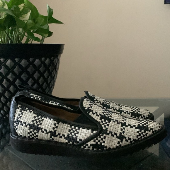 EVERLANE The Woven Street Shoe - Picture 8 of 16